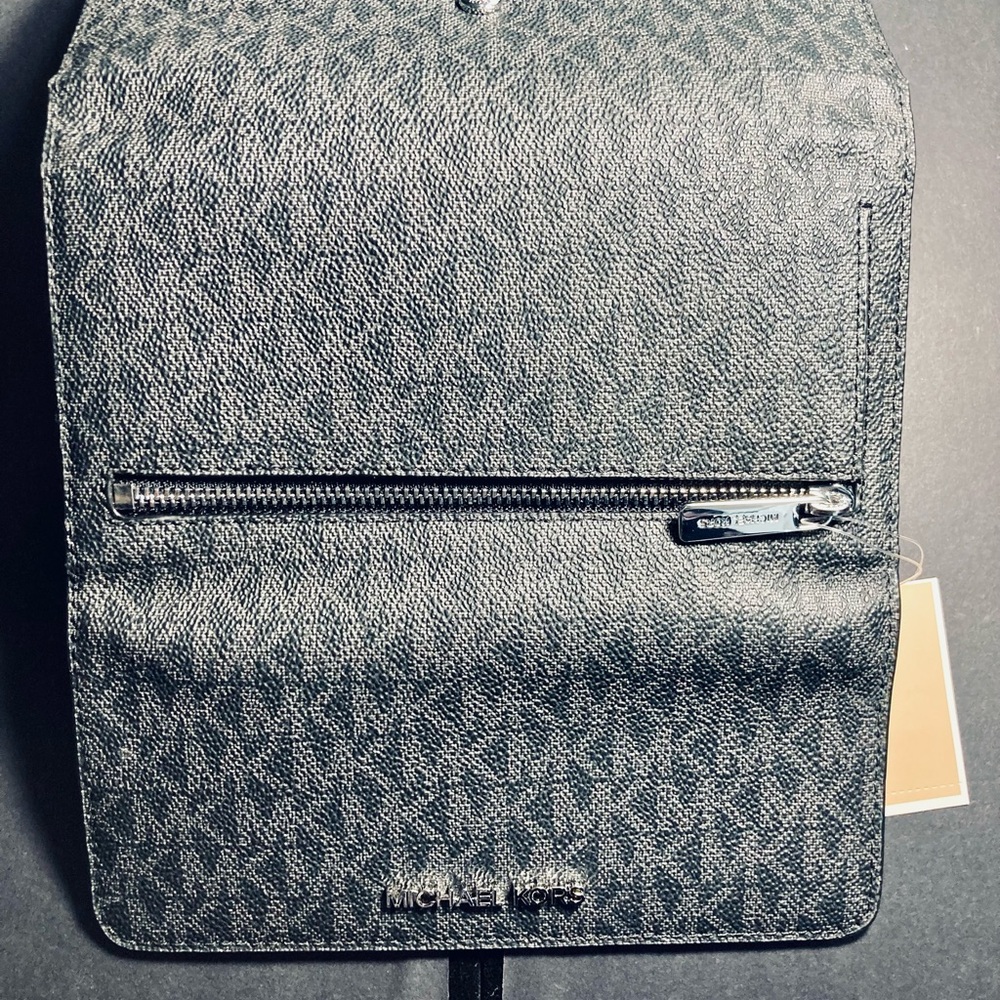 Michael Kors Large Logo Trifold Wallet Black - reduced price! - Picture 8 of 8